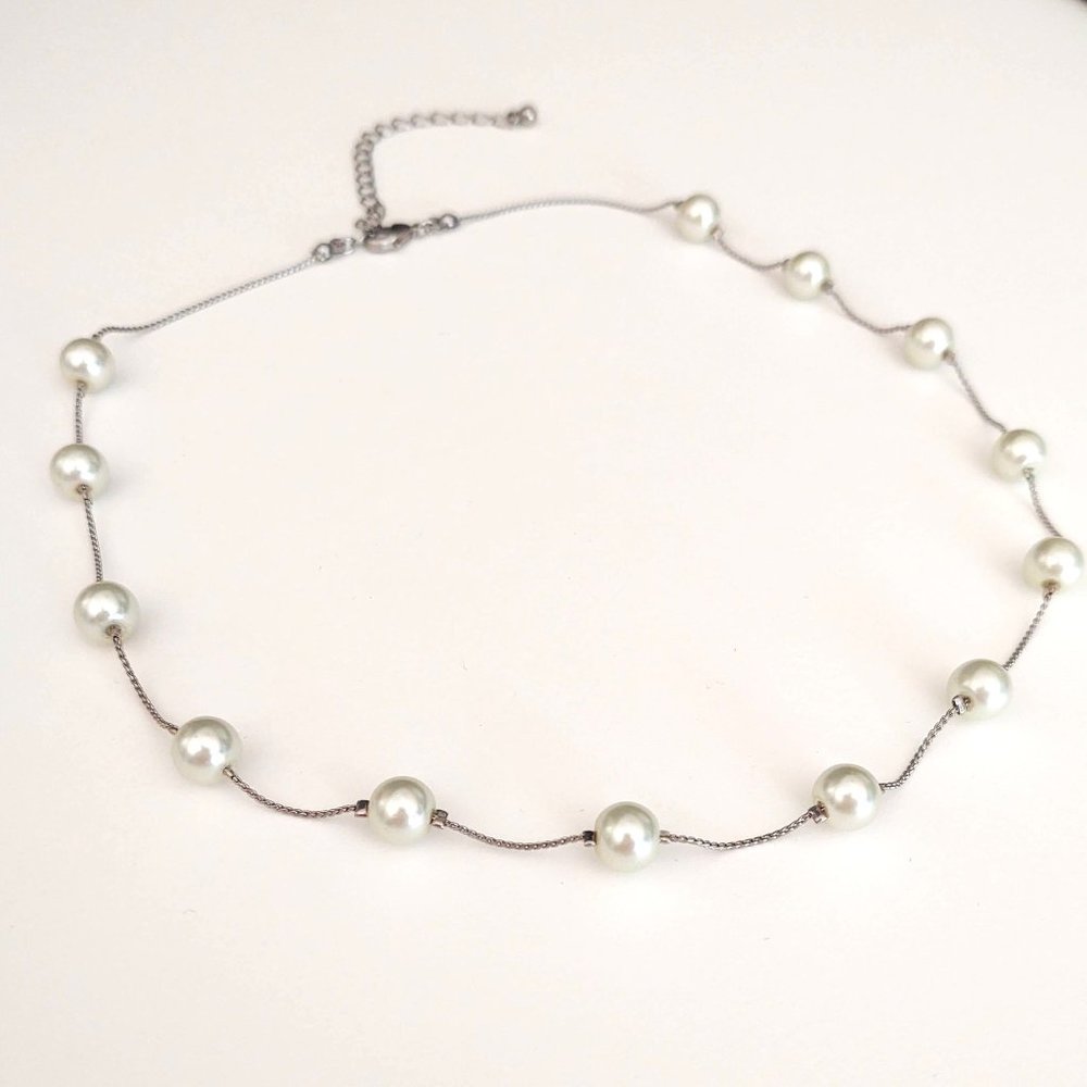 Faux pearl station necklace - Picture 10 of 11